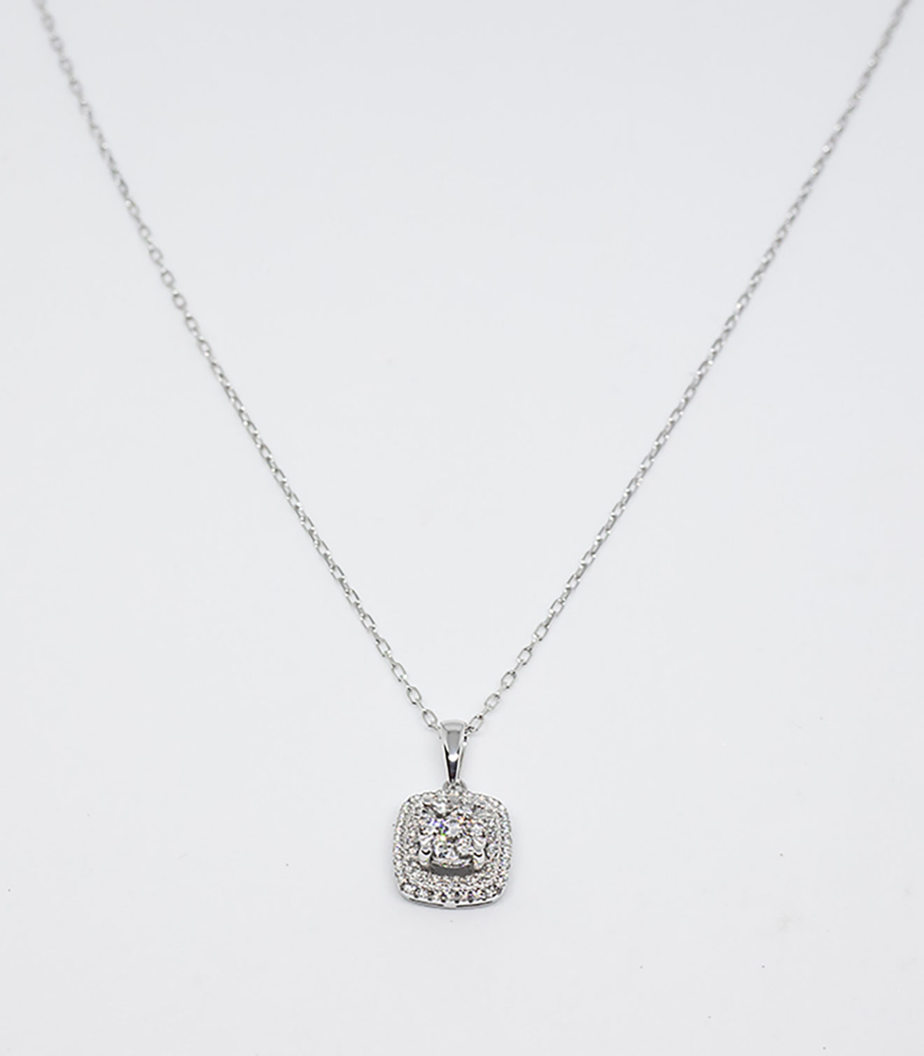 Collier En Or Blanc 18k Serti De Diamants Lemusee 4644